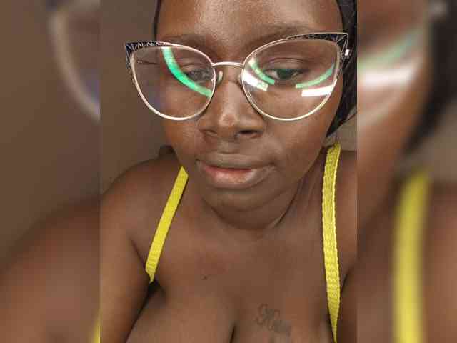 Irresistiblepookie webcam
