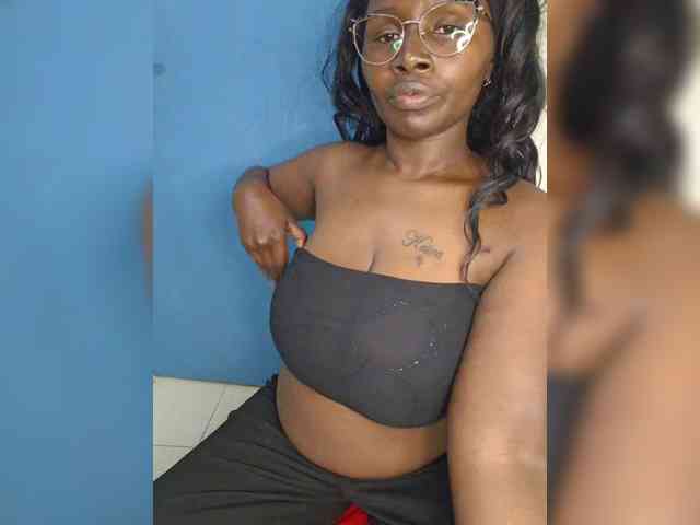 Irresistiblepookie webcam