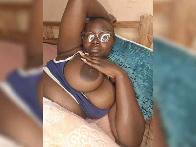Irresistiblepookie webcam