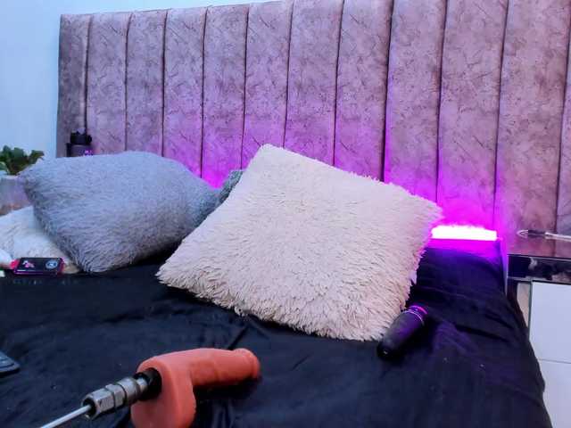 Zoe-Evaanss live cam on BongaCams