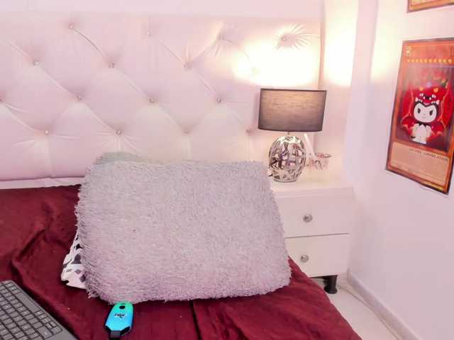 Zoe-Evaanss live cam on BongaCams