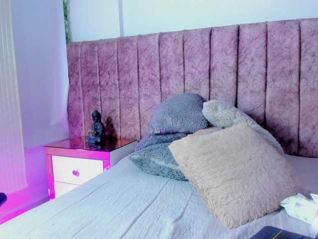Zoe-Evaanss live cam on BongaCams
