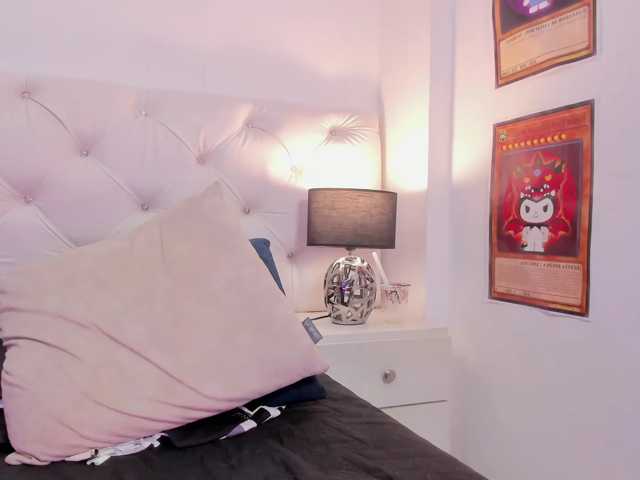 Zoe-Evaanss live cam on BongaCams