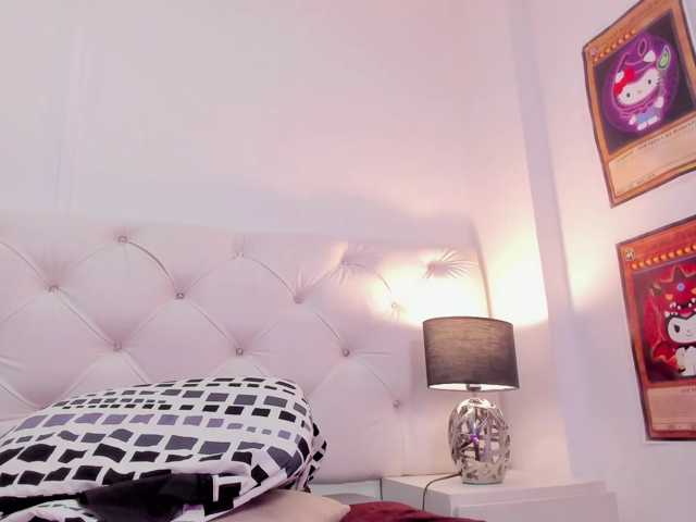 Zoe-Evaanss live cam preview