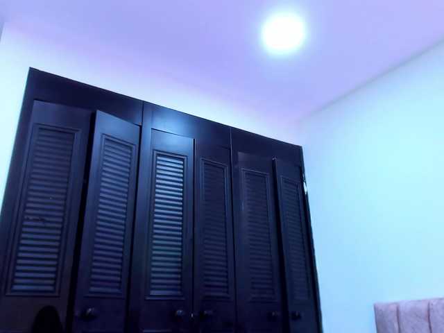 Zoe-Evaanss live cam on BongaCams