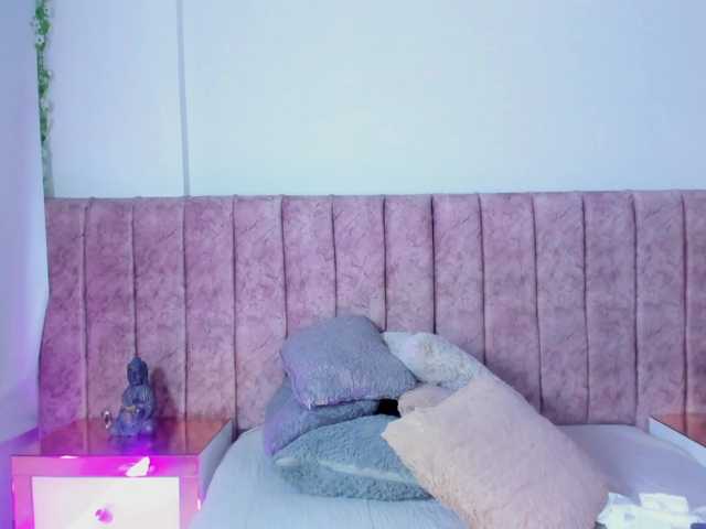 Zoe-Evaanss live cam on BongaCams