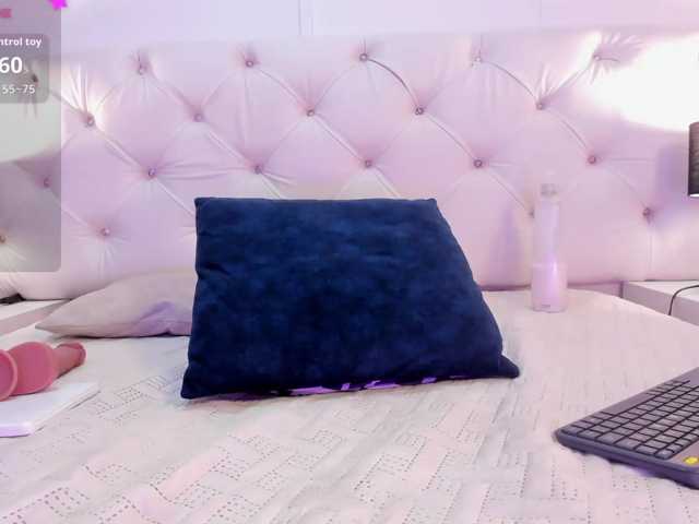 Zoe-Evaanss live cam preview