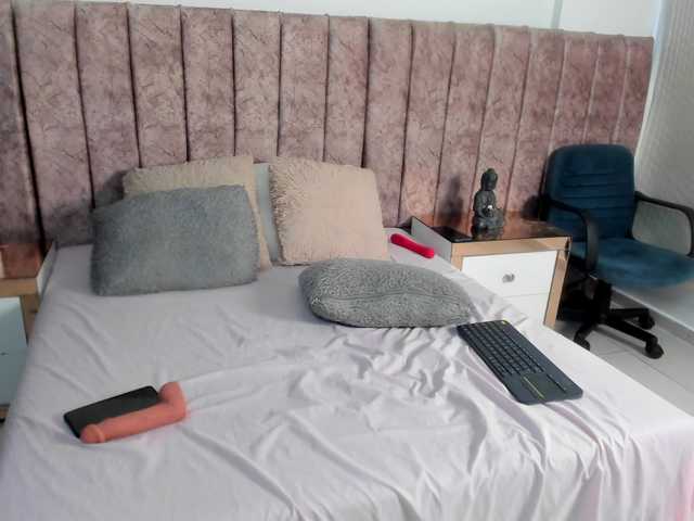 Miia-Rogerss live webcam show