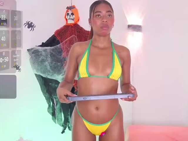 zury-moon live cam on BongaCams