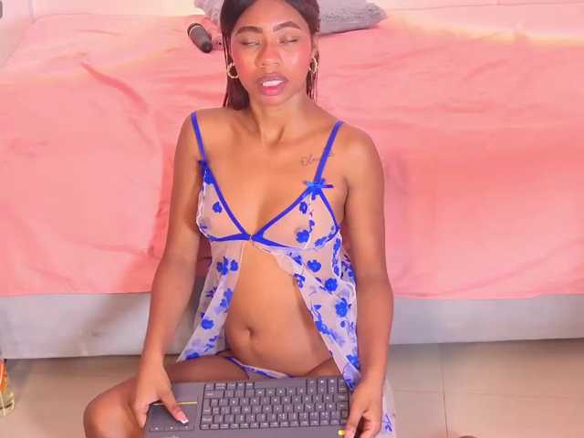 zury-moon live cam on BongaCams