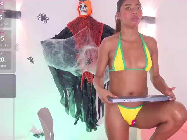 zury-moon live cam on BongaCams