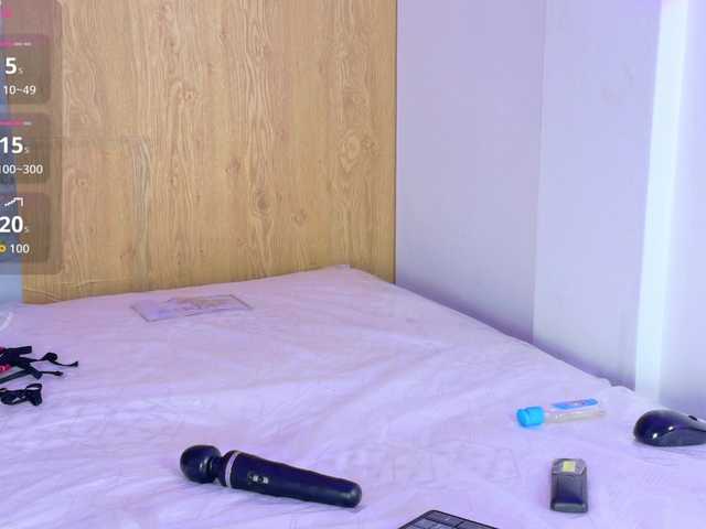 zury-moon live cam on BongaCams