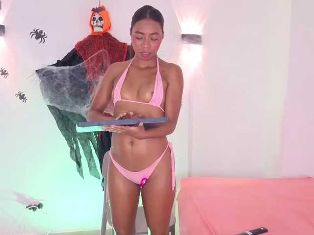 zury-moon live cam on BongaCams