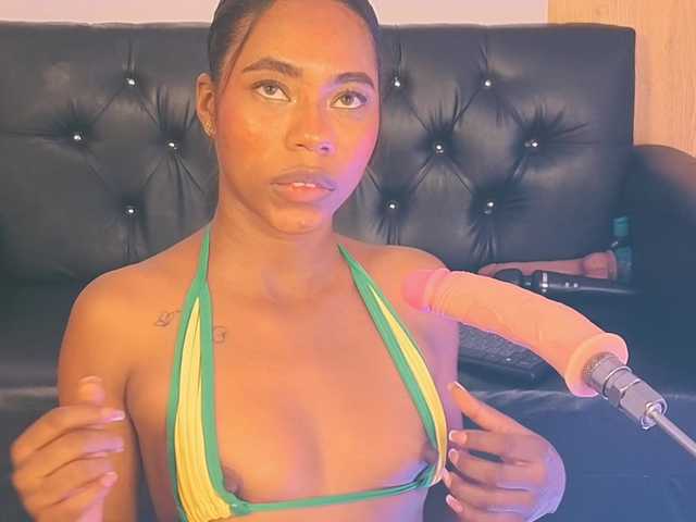 zury-moon live cam on BongaCams