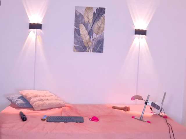 zury-moon live cam on BongaCams