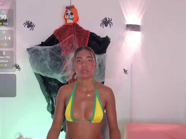 zury-moon live cam on BongaCams