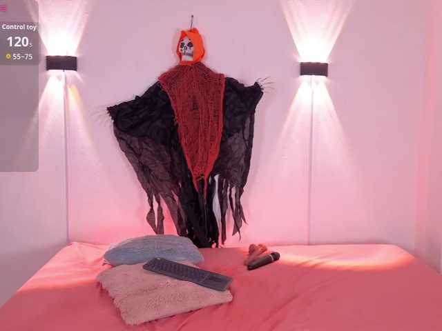 zury-moon, live now on BongaCams