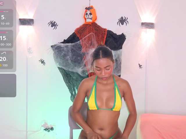 zury-moon live cam on BongaCams