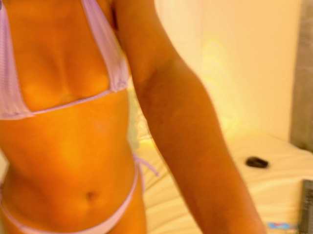 zury-moon live cam on BongaCams