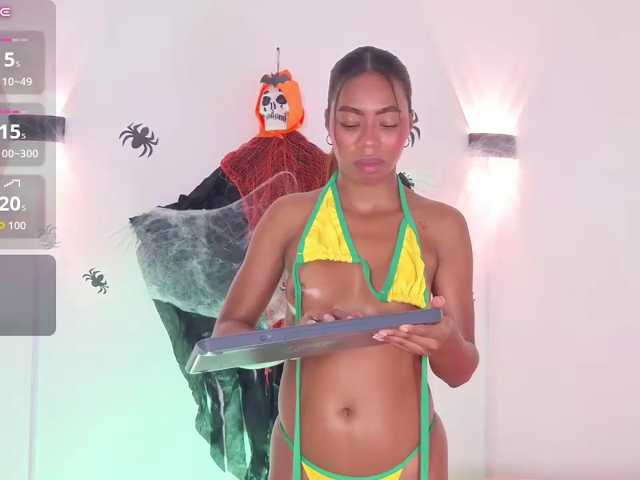 zury-moon live cam on BongaCams