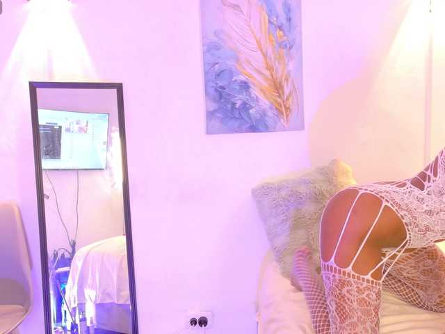 zury-moon live cam on BongaCams