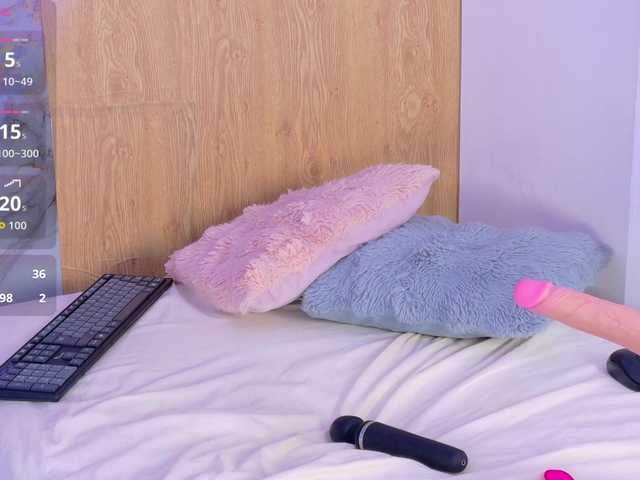 zury-moon live cam preview