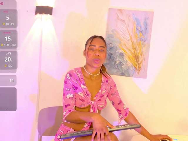 zury-moon live cam on BongaCams