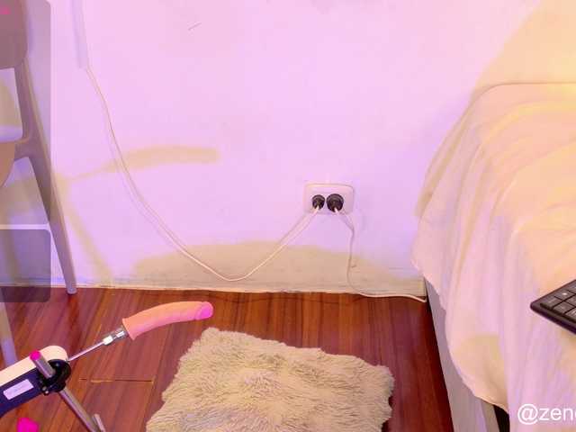 zury-moon live cam