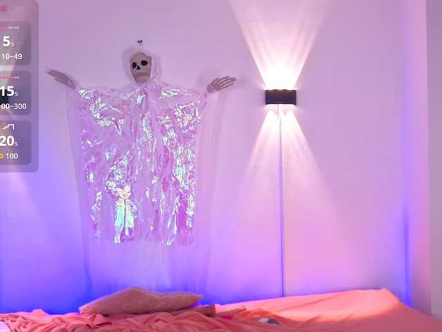 zury-moon, live now on BongaCams