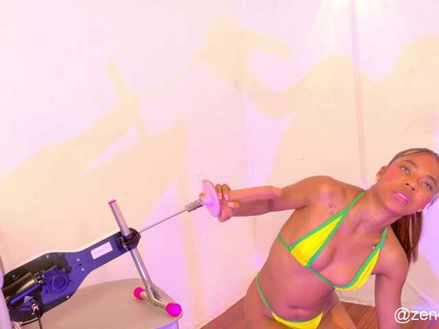 zury-moon live cam on BongaCams
