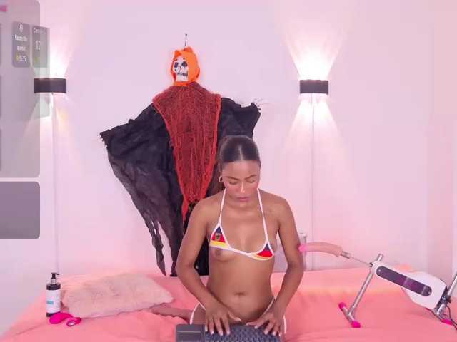 zury-moon live cam on BongaCams