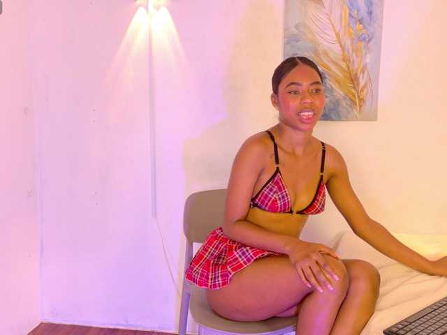 zury-moon live cam on BongaCams