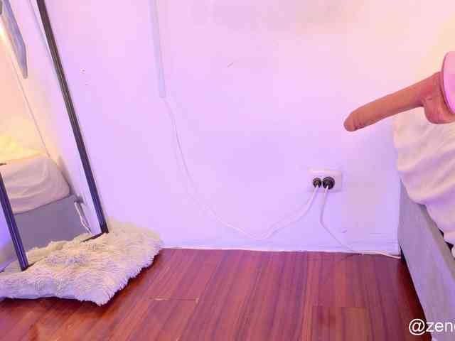 zury-moon webcam