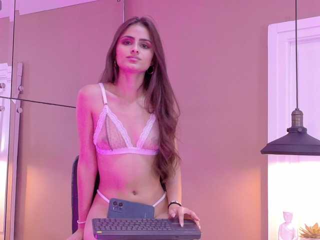 Aria-Collins live cam on BongaCams
