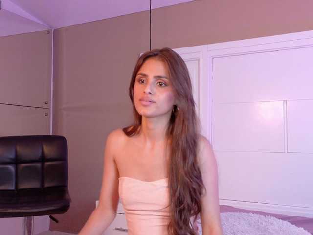 le modèle Aria-Collins est en webcam porno dans un show sur le site bongacams, il possède les tags suivants: Latino/Hispanic,Brunette,Shaved