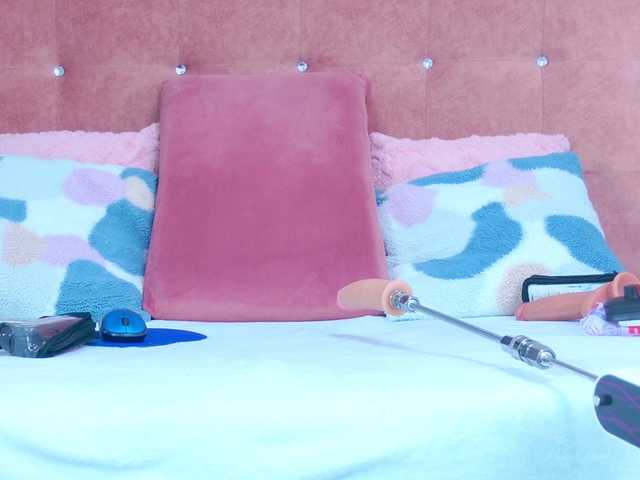 EvelynBlacke — live female cam