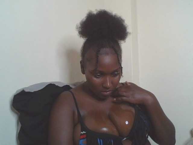 SexyBanni live cam on BongaCams