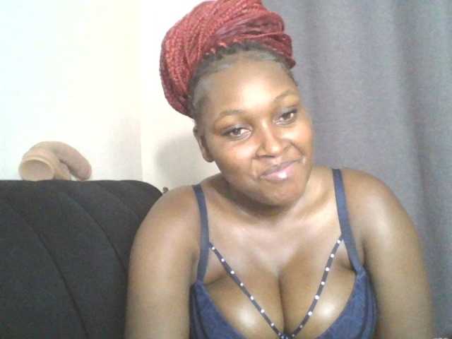 SexyBanni live cam on BongaCams