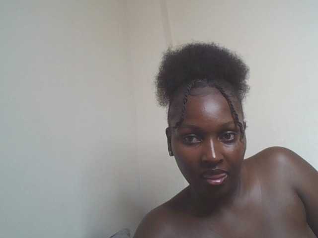 SexyBanni live cam on BongaCams