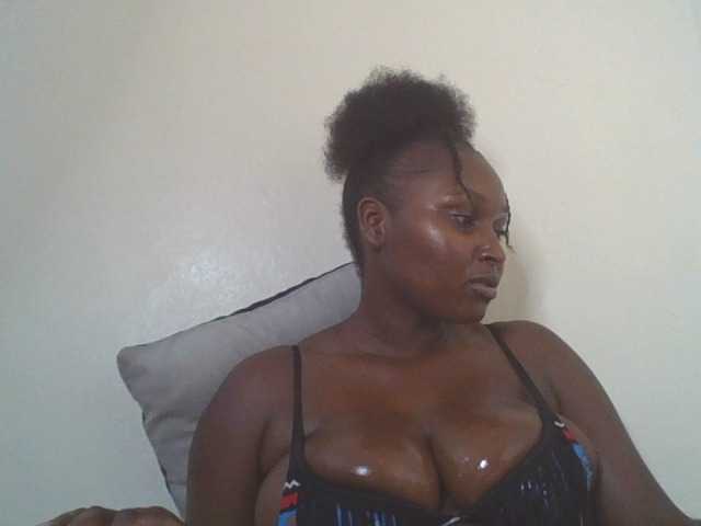 SexyBanni live cam on BongaCams