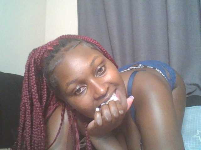 SexyBanni live cam on BongaCams