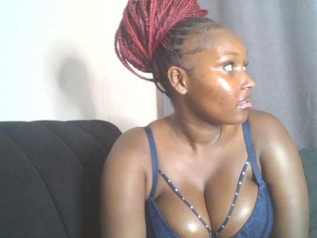 SexyBanni live cam on BongaCams