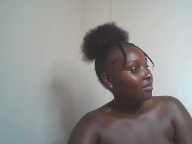 SexyBanni live cam on BongaCams
