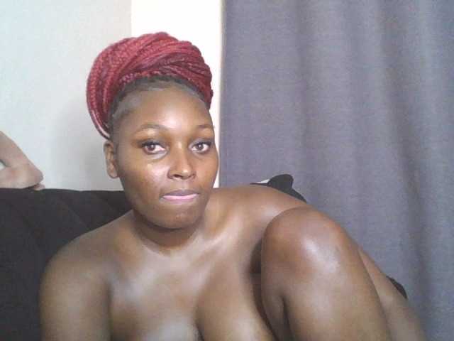 SexyBanni live cam on BongaCams