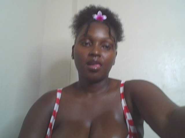 SexyBanni live cam on BongaCams