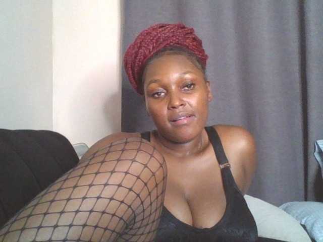 SexyBanni live cam on BongaCams