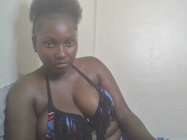 SexyBanni live cam on BongaCams