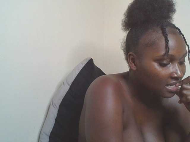 SexyBanni live cam on BongaCams