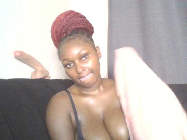 SexyBanni live cam on BongaCams