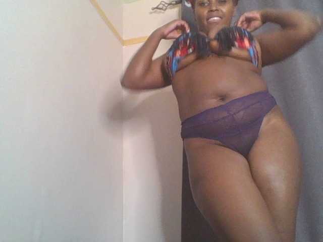 SexyBanni live cam on BongaCams